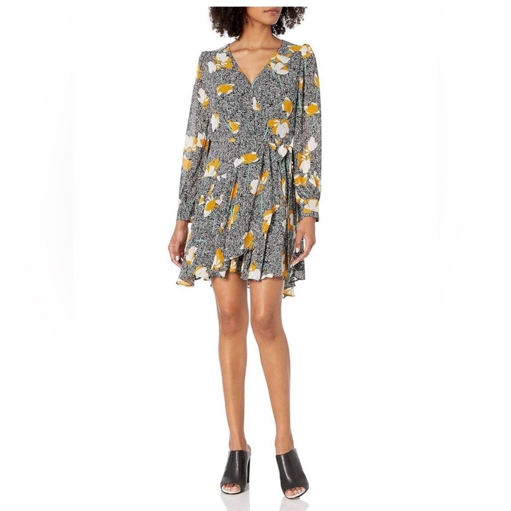 ASTR THE LABEL Floral Mini Wrap Dress Size Medium
